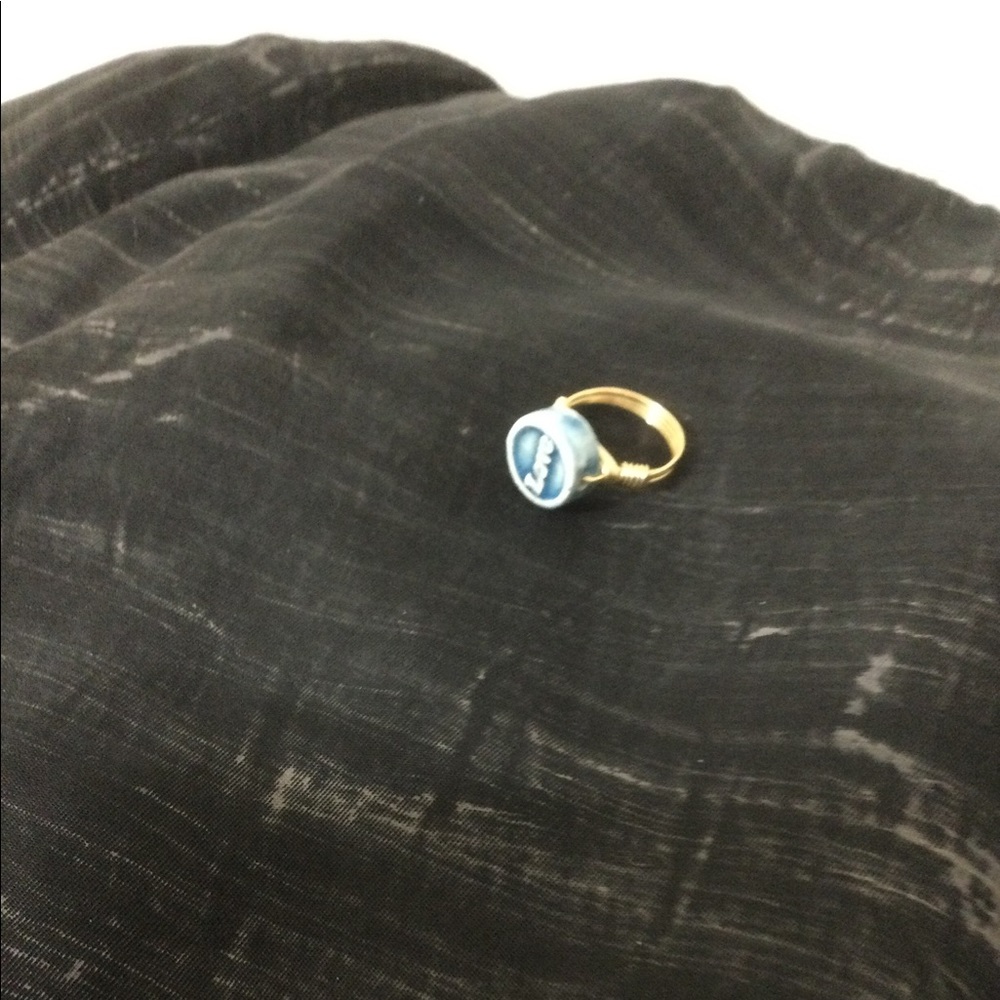 A pretty wire ring
